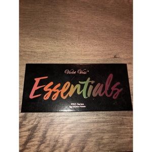 Violet Voss Essentials eyeshadow palette